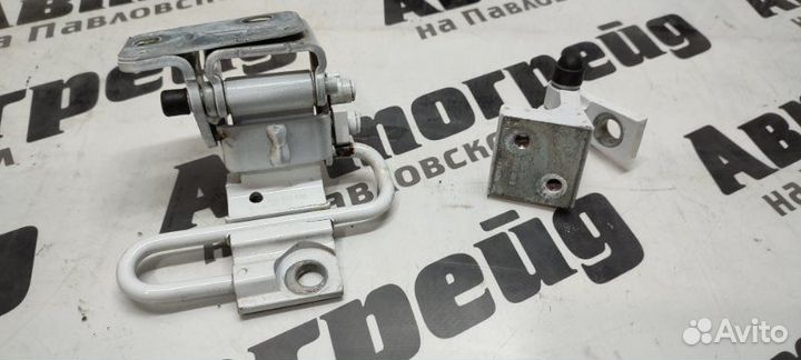 Петля дверная задняя левая Audi Q7 4LB BAR