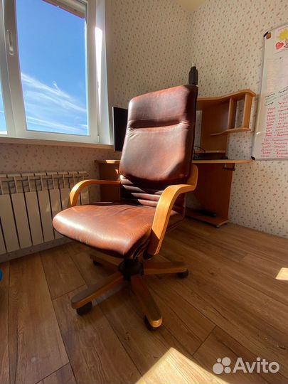 Компьютерный стол и кресло бу