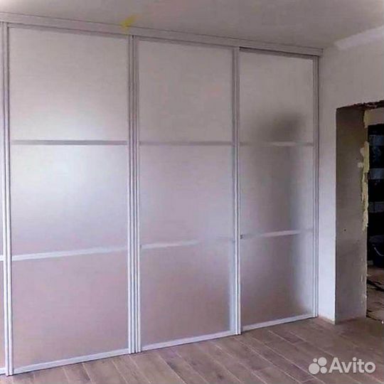 Раздвижная перегородка с матовым стеклом