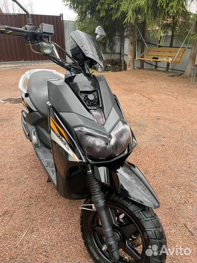 Скутер Vento Wizard