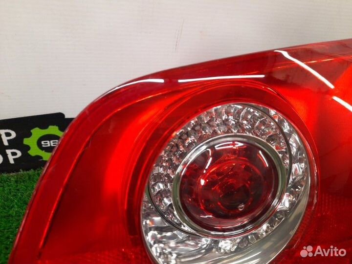 Фонарь крышки багажника правый Volkswagen Passat