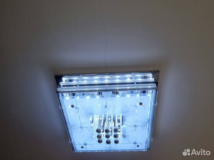 Продам люстру