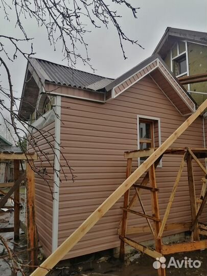 Строительная бригада пристройки, реставрация дома