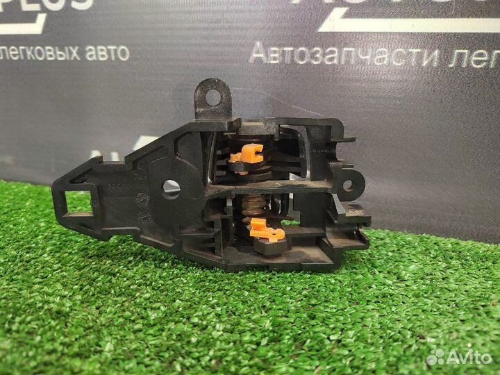 Ручка двери задняя левая Mitsubishi Lancer X седан