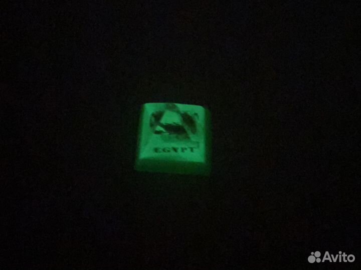 Пирамидки со скорпионом из Египта