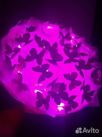 Светящийся букет из бабочек