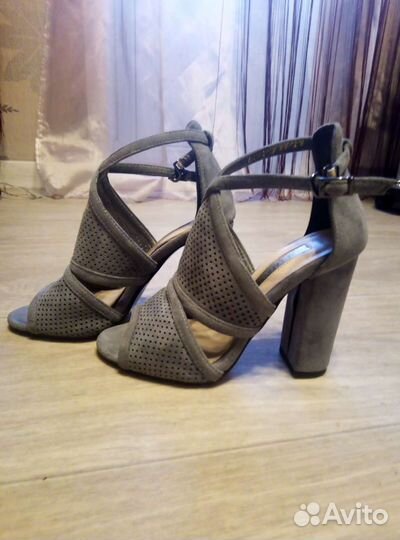 Босоножки женские
