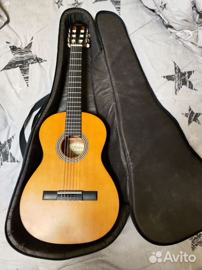 Классическая гитара с чехлом и тюнером