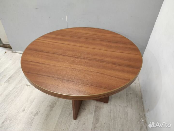 Стол переговоров круглый (45 мм) б/у 02043