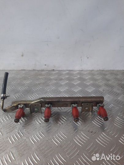 Топливная рампа Nissan Primera хэтчбэк 5 дв. 1.8