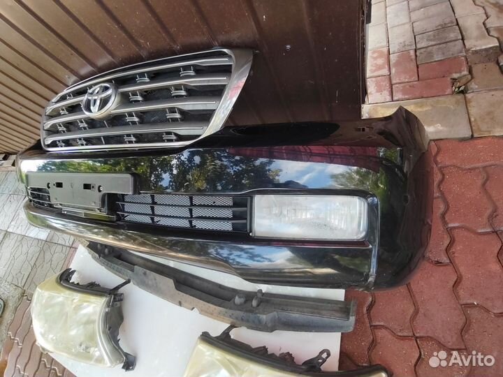 Бампер Toyota Land Cruiser 200 7-12г в сборе целый