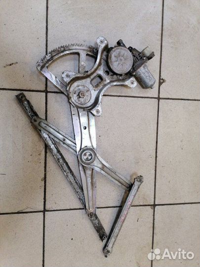 Стеклоподъемник передний правый Mitsubishi L200