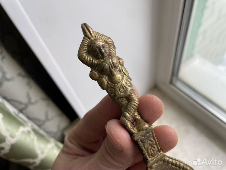 Бронзовая открывашка из Индии