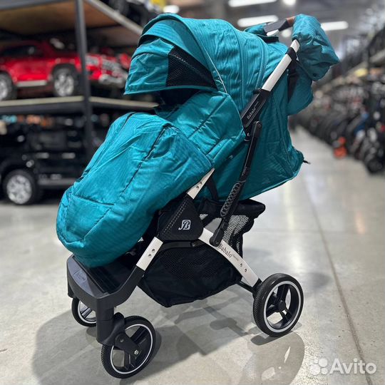 Прогулочная коляска новая