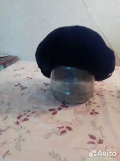 Женский берет из мутона