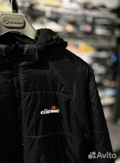 Элегантная куртка Ellesse на весенние дни