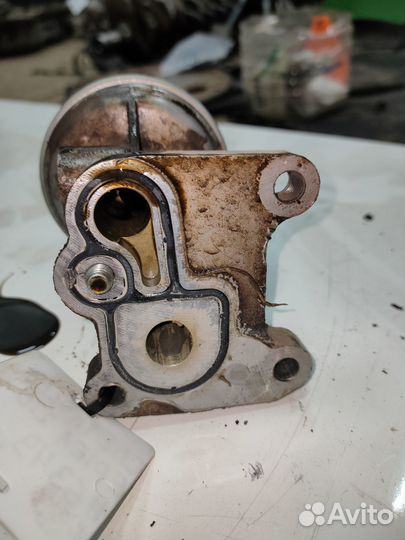 Кронштейн масленого фильтра Chevrolet Epica