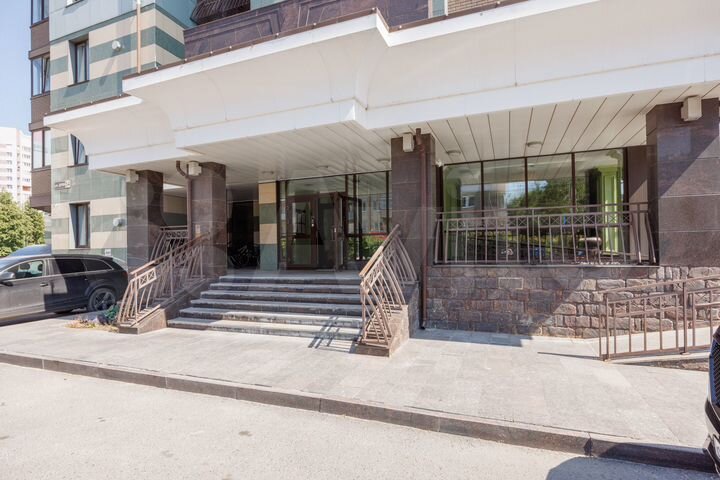 3-к. квартира, 90 м², 1/19 эт.