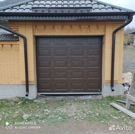 Гаражные секционные ворота