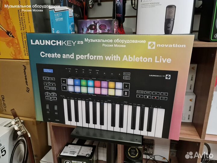 Novation Launchkey 25 MK3 миди клавиатура Новая