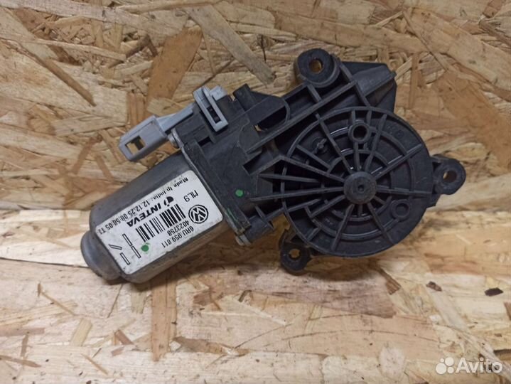 Моторчик заднего правого подъемника Polo 5