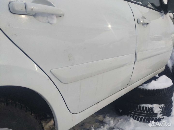 Дверь задняя правая Datsun mi-do