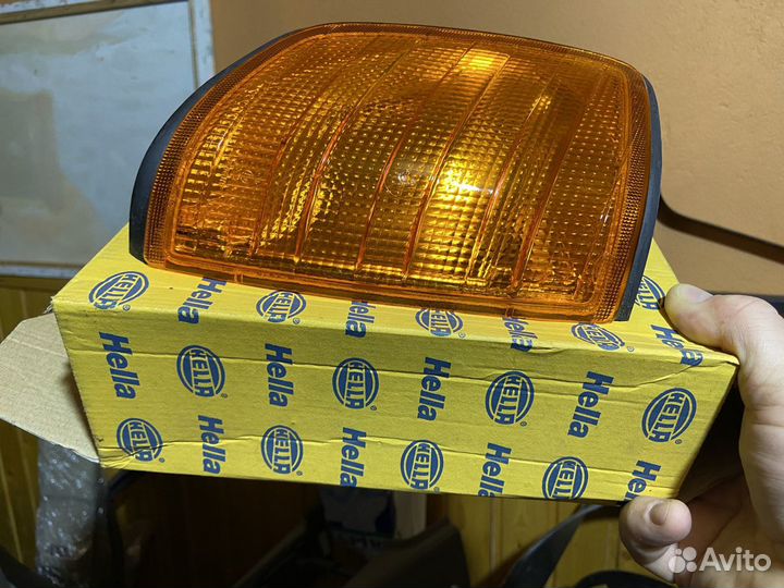 Поворотник Hella для Мерседес W124