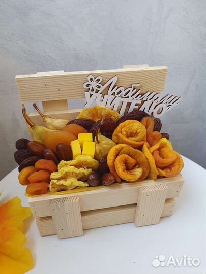 Ящик с сухофруктами