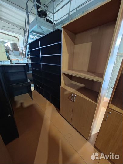 Офисная мебель и техника