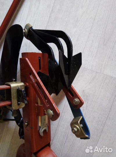 Ручной культиватор, окучник