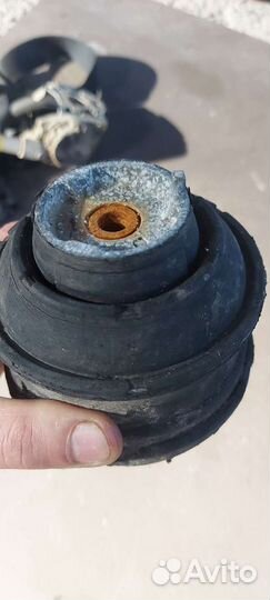 Подушки двигателя на Mercedes W210