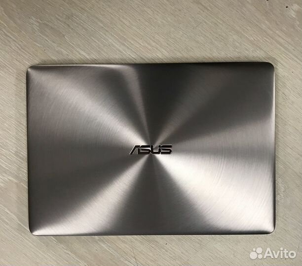 Asus zenbook ux310uak i3/8GB/256 SSD M2