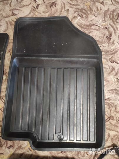 Автомобильные коврики резиновые