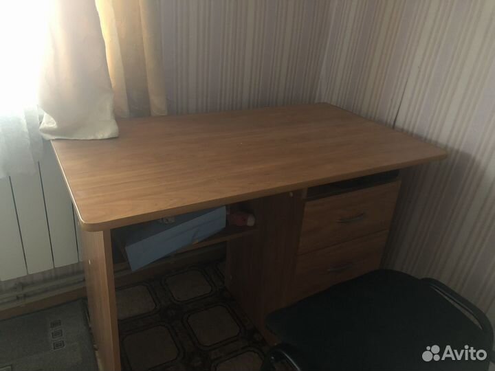 Письменный стол для школьника