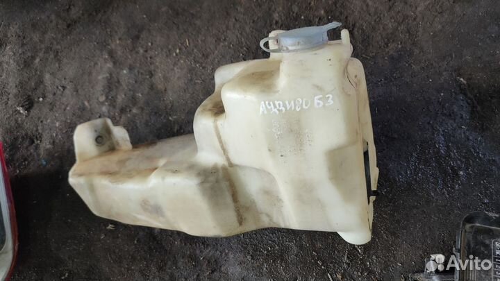 Бачок стеклоомывателя с моторчиком Ауди 80 В3