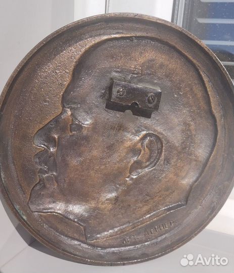 Барельеф В.И. Ленина