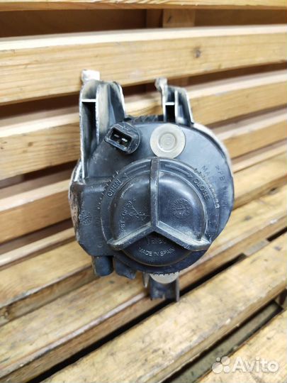 Фара противотуманная правая Peugeot 206 2000