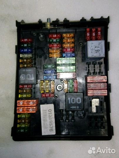 Блок предохранителей Ауди А3 Гольф 5 2.0 литра