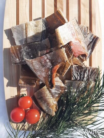 Кусочки вяленой камбалы