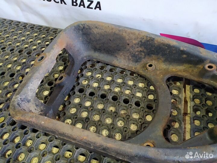 Кронштейн переднего амортизатора