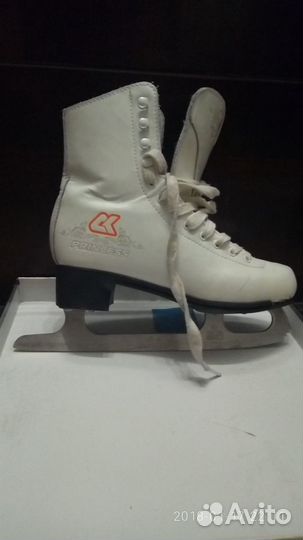 Коньки белые