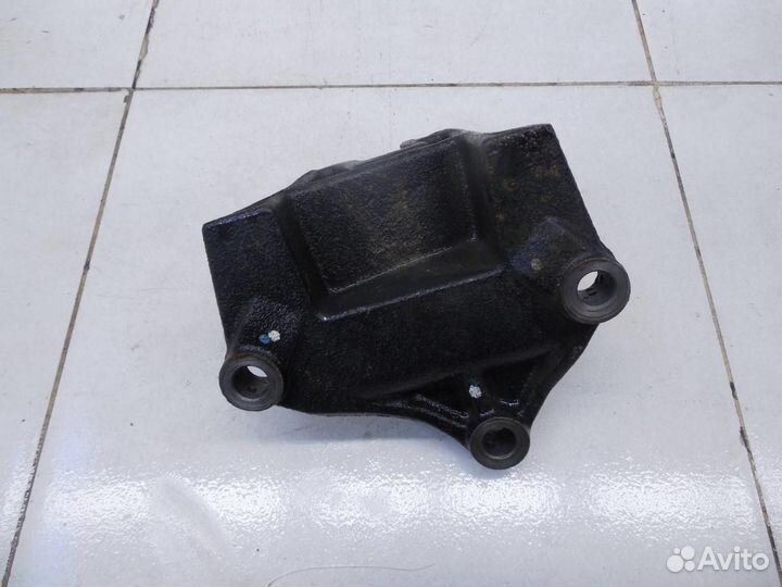 Кронштейн кпп Solaris 2010-2017