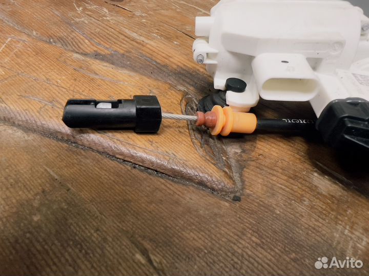 Доводчик задний левый Mercedes W222 A2227601700