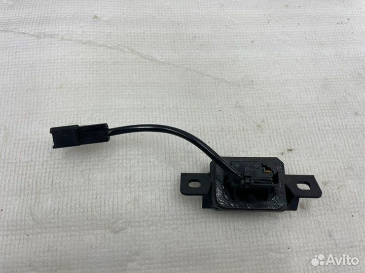Кнопка открывания багажника Toyota Camry V70/V75