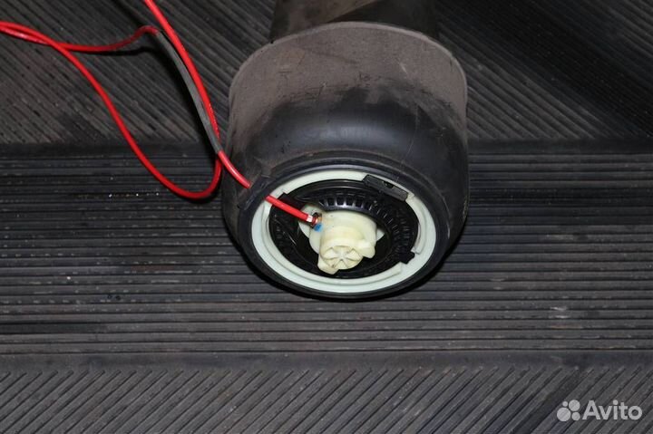 Пневмобаллон задний Jeep Grand Cherokee WK2 реста