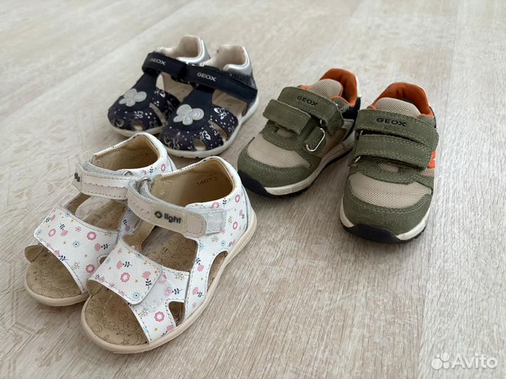 Босоножки и кроссовки для девочки 20р