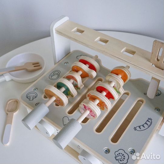 Детская плита с посудой и грилем из дерева