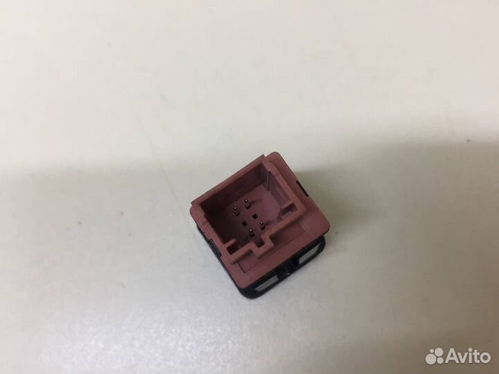 Кнопка открывания лючка бензобака Citroen C4 2011