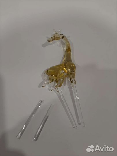 Стеклянная статуэтка жирафа