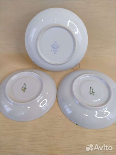 Детские тарелки и блюдца